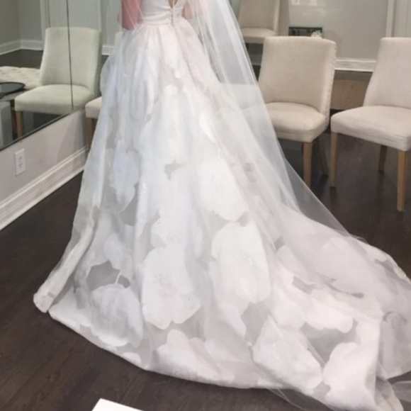 Valentini Barbara Wedding Dress Size 4 - Picture 6 of 8